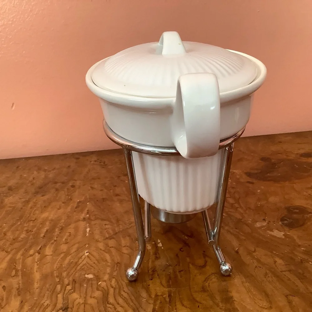 Tabletops Gallery 16oz. Gravy Boat Ceramic White, With Candle Warming Stand